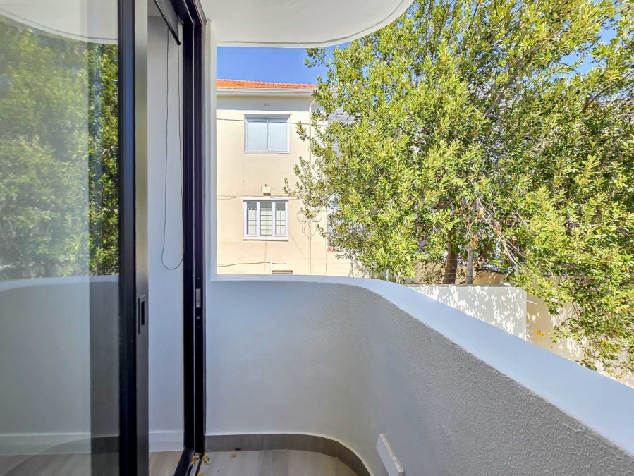 1 Bedroom Property for Sale in Vredehoek Western Cape